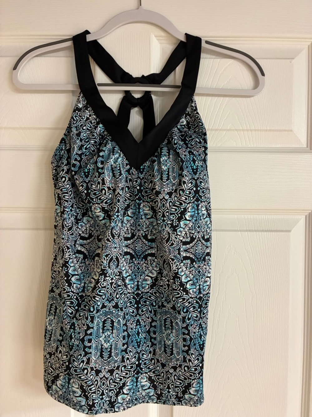 Source Unknown Black and Teal Patterned Halter Tank Top